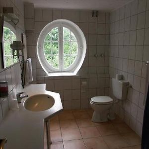 Zimmer mit Kingsize-Bett